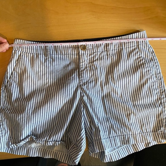 Old Navy 6 Mid rise Twill Shorts - Railroad Stripe - Picture 13 of 15